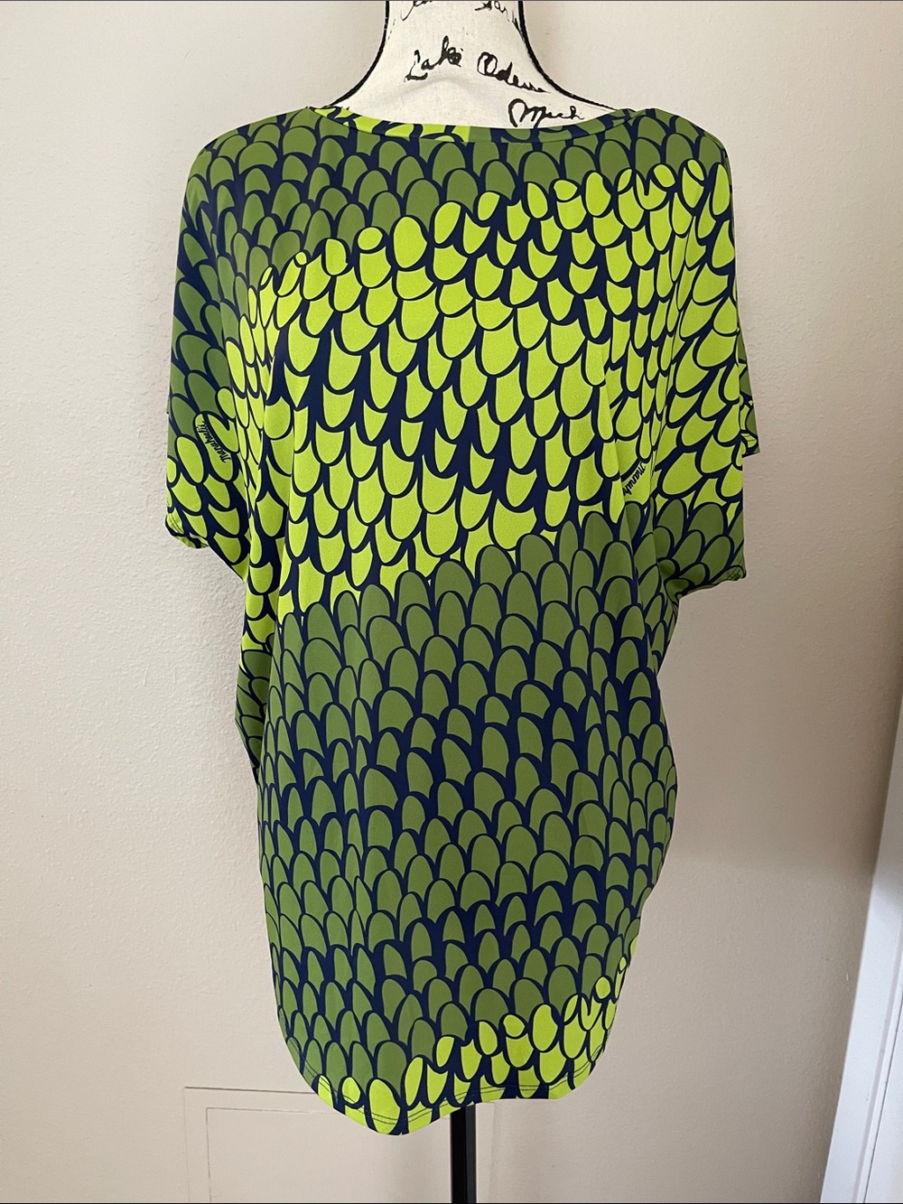NWT Manuhealii Kaimalino Top Limeade (Green & Navy) S